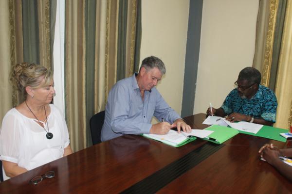 Image of Brenwe Hydro contract signed with NZ joint venture